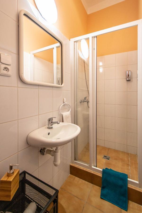 Sweet Home By Ruterra Praag Buitenkant foto